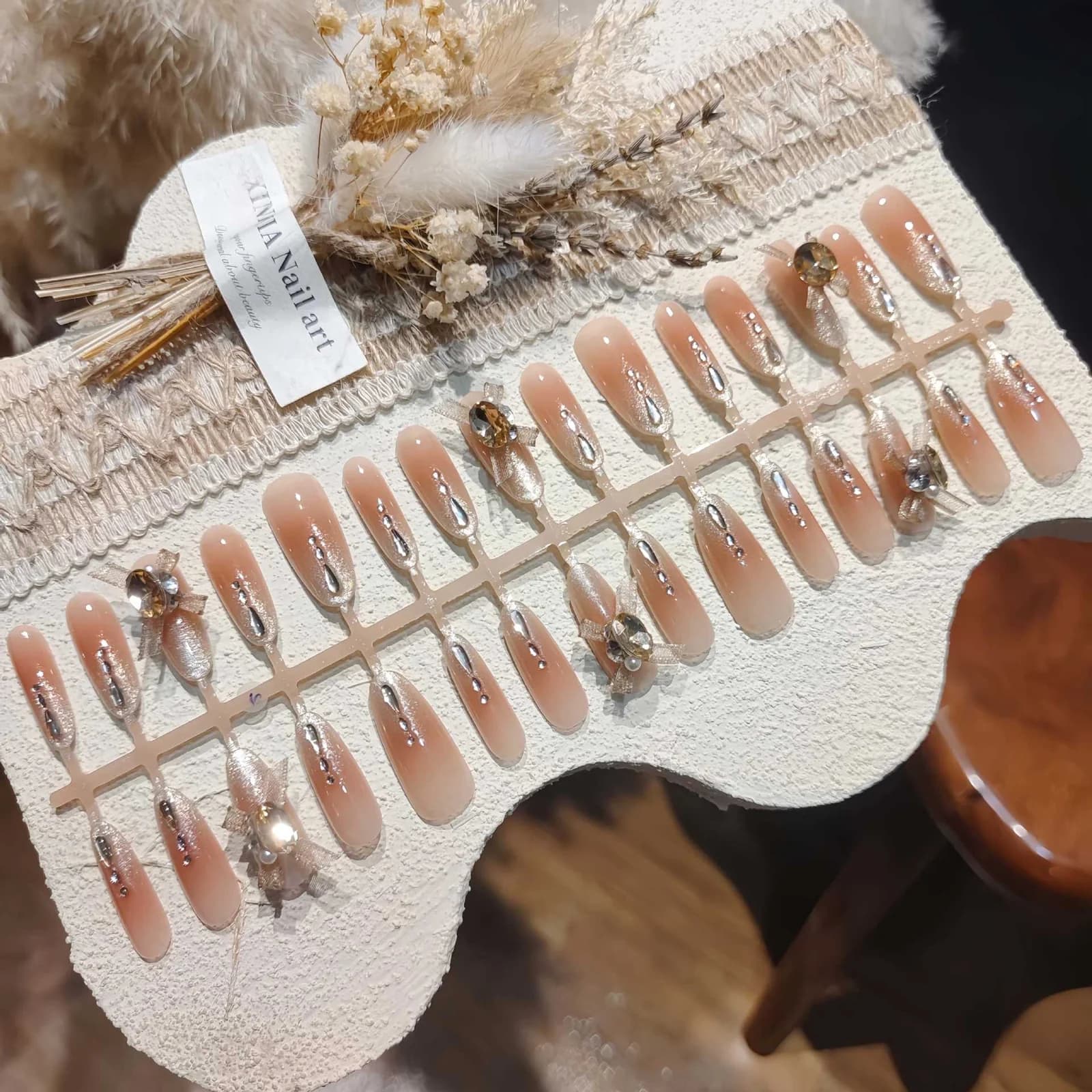 Paris Dream mačje oko umetne nohte s kristali in trakovi