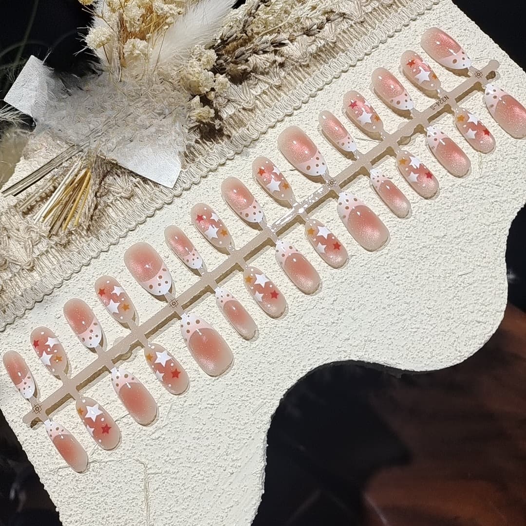 Nalepne nohti Cat Eye s steklenimi kroglicami, srednje ovalne, poletni svež stil